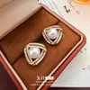 Pendientes de Botón de Perla Geométrica Microincrustada Francesa de Aguja Plateada Pendientes Pequeños Elegantes de Diseño Triángulo Pendiente Dulce de Alta Gama
