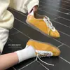 Zapatillas de entrenamiento vintage alemanas súper suaves de piel de vaca para mujer, nuevas zapatillas casual versátiles con cordones 2026 con aumento interno de altura
