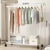 Simple perchero de pie para ropa para uso doméstico en el dormitorio, perchero interior móvil, perchero de una barra para dormitorio