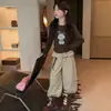 Camisa de Manga Longa Básica Slim Fit com Desenho Estilo Coreano para Meninas de Meia-Idade e Crianças Grandes 2026 Outono Novo Calça Estilosa que Cobre o Bumbum para Crianças