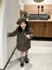 Nueva Ropa Coreana Estilo Otoño/Invierno 2026 para Niñas, Elegante Impermeable Retro Británico con Cuello Campana, Abrigo de Lana Texturizado
