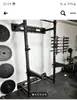 Rack de Agachamento Dobrável de Parede para Casa Comercial Máquina de Barra Fixa Bancada Dobrável para Supino Bancada para Levantamento de Peso Rack de Agachamento