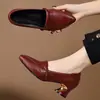 Zapatos populares de tacón grueso para mujer, nuevos zapatos de suela blanda otoño 2026, zapatos de cuero para mujer que no cansan los pies, zapatos tipo mom de caña baja