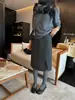 Meia-saia de Lã Feminina Inverno Novo Estilo Fenda Justa na Cintura Alta Saia Evasê Emagrecedora Simples Temperamento Saia Midi Cinza
