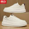 Zapatos Huili para hombre, nuevo modelo de otoño, zapatillas retro de trabajo de suela gruesa y ligera, zapatos casuales de cuero de moda para exteriores para hombre