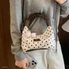 Bolso Cruzado de Otoño 2026 con Lazo y Lunares, Diseño Único, Nuevo Bolso de Mano Moderno para el Trabajo con Colgante Exquisito para Mujer