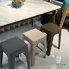 Banqueta de Plástico Estilo Luxo Leve para Uso Doméstico, Extra Grossa, Moderna e Simples, Empilhável, Confortável para Sentar por Longos Períodos, Banqueta Alta, Banco