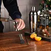 Set de Coctelera de Acero Inoxidable 304 6 Piezas | Coctelera de 25 oz, Medidor (Jigger), Macerador, Cuchara Mezcladora, 2 Vertedores, Libro de Recetas | Colador Integrado | Sin Fugas | Pulido Espejo | Grado Alimenticio | Kit Profesional de Bar para Pub, Hotel, Hogar