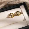 Pendientes de serie de baloncesto europea y americana transfronterizos, tachuelas de baloncesto con forma de lazo de corazón de madera, accesorios para orejas deportivos para fans al por mayor