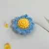 Cabeça de Flor Pequena Margarida Tricotada à Mão em Lã DIY Acessórios para Roupas Chapéu Grampo de Cabelo Flor Crocheted em Lã Produto Acabado