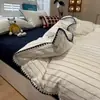 Temporada de Regreso a Clases Juego de Cuatro Piezas de Algodón Lavado con Bordes de Concha, Juego de Tres Piezas Simple de Raya y Cuadros para Dormitorio Estudiantil, Sábana, Funda de Edredón, Cama