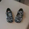 Sapatos de Couro para Meninas 2026 Novo Estilo Tendência da Moda Sapatos para Crianças Médias e Grandes Sapatos Baixos de Uma Sola Sapatos de Bolinhas Princesa Sapatos Mary Jane