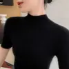 Suéter adelgazante de manga corta con cuello semi-alto para proteger el cuello, versátil para primavera y verano, adecuado para usar en capas o solo, un básico elegante