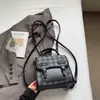 Mochila Simples Estilo College Doce Estilo Coreano Nova Verão 2025 Bolsa de Mão Quadrada Pequena Texturizada Moderna para Mulheres