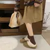 Chinelos de pelúcia com biqueira fechada, solado grosso, novos para o inverno, botas de neve, calçados para uso externo 2026, sapatos casuais para pessoa preguiçosa, casuais