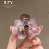 Presilha de Garra Pequena Flor de Organza com Glitter de Fada Presilha de Cabelo Rosa Claro Suave para Cabelos Finos Clipe Lateral de Luxo Leve Acessórios de Cabelo de Princesa