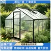 Invernadero de patio de villa de 8*10 con techo puntiagudo y puerta de acceso, con marco negro de aleación de aluminio y paneles de policarbonato para protección de flores en invierno