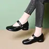 Sapatos de Salto Bloco Quadrados de Couro Macio com Uma Tira para Mulheres, Coleção Nova Primavera/Outono 2026, Confortáveis, Não Cansativos para o Dia a Dia, Versáteis, Salto Baixo