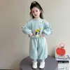 Conjunto de Moletom Infantil com Desenho Outono Moda Laço Manga Longa Roupa de Duas Peças para Meninas de Jardim de Infância Roupa Casual