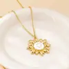 1 Moda Transfronteriza Europea y Americana Nuevo Colgante de Corazón Solar Collar Retro de Alta Gama para Mujer
