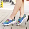 Sapatos Têxteis Artesanais de Verão 2025 para Homens, Estilo Coreano Leves Tendência Casuais Esportivos Slip-On, Sapatos com Painel de Malha Respirável