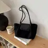 Elegante bolsa de mano de gran capacidad estilo francés para principios de otoño 2026, bolso de hombro de nicho, alta costura, elegante, bolsa ligera para el hombro
