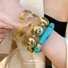 Pulsera elástica redonda de metal, acrílico y perla, pulsera de nicho de alta gama para el día a día, accesorio de mano personalizado, moderno y simple