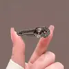 2026 Nuevo Elegante Clip para el Cabello Cuadrado de Cristal con Lazo y Pedrería para Mujer, Accesorio para Flequillo Lateral