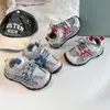 Zapatos de papá retro de estilo coreano con bloques de color para niños, nuevo modelo de otoño 2026, zapatos deportivos transpirables antideslizantes para exteriores para niños mayores