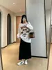 Camiseta trendy de manga longa estilo coreano com estampa de letras, perfeita para usar como camada base, nova coleção outono 2026 feminina