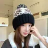 Novo Chapéu de Lã Jacquard Retrô Outono e Inverno para Mulheres, Chapéu de Tricô Quente Estilo Étnico para o Frio, Chapéu de Puxar à Prova de Frio com PomPom de Pelo