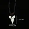 Collar con Colgante de Diente de Tiburón Imitación Transfronterizo para Hombres y Mujeres, Collar de Cuentas de Madera Talladas en Hueso Imitación, Joyería para Cadena de Suéter