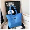 Bolsa Feminina de Veludo Transfronteiriça 2026 Outono e Inverno Nova Bolsa Tote de Ombro de Grande Capacidade Cor Sólida Bolsa de Ombro Feminina para o Dia a Dia