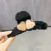 Presilha de Cabelo de Pelúcia em Formato de Coração para Outono e Inverno para Mulheres, Estilo de Alto Padrão, Adequada para Penteados Presos na Parte de Trás da Cabeça, Presilha Jacaré, Acessório de Cabelo Moderno e Versátil