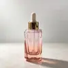 Botella de vidrio con corte facetado degradado Anillo dorado Cabezal de aplicador blanco Botella de empaque para aceite esencial para el cuidado de la piel Botella para aceite esencial para el cuidado de la piel