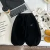 Calças de menino para primavera e outono 2025 novo modelo calças casuais esportivas de outono para crianças roupas de outono para bebês calças de moletom jogger para crianças pequenas