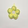 Encaje Bordado Relleno de Algodón Accesorios con Colgante de Flor Bordada con Correa Funda para Teléfono Móvil Llavero Accesorios DIY Venta al por Mayor