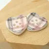 Botões de Artesanato Coloridos Estampados em Xadrez com Formato de Coração de Quatro Furos, Frescos e Simples, para Roupas, Sapatos, Acessórios de Cabelo e Botões Decorativos