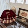 Dulce Niña Pequeña 25 Nuevo Estilo Estilo Academia China Top Engrosado y Falda a Cuadros Conjunto de Dos Piezas para Bebés Niñas, Moderno y Elegante