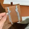 Pendientes de Borla Plateados con Diamantes Brillantes de Lujo Ligero, Exquisitos y Elegantes, Personalizados de Alta Gama para el Temperamento de una Hija, Pendientes de Borla Plateados de Moda