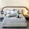 Juego de Tres Piezas de Esterilla de Seda de Hielo Fresca de Verano Estampado Digital de Alta Gama Lavable a Máquina Funda de Cama Esterilla para Aire Acondicionado Gris