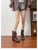 Botas de Cavaleiro com Fivela Retrô Femininas 2026 Novas Outono Inverno Botas Curtas Plissadas Solado Plano Botas Martin para Motociclista Sapatos Femininos Versáteis