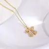 Moda Europea y Americana Chapado en Cobre 18K Incrustado con Perlas de Imitación Collar con Lazo Pendientes Juego de Tres Piezas de Decoraciones