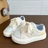 Sapatos de sola grossa estilo universitário xadrez de bolinhas femininos 2026 primavera e outono nova chegada nicho versátil sapatos brancos sapatos casuais