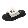 Pantuflas de Verano para Mujer para Exteriores 2026 Nuevo Estilo de Moda Versátil Sandalias de Tira Única con Suela Gruesa que Aumentan la Altura Gama Alta para Mujer