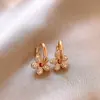 Brincos Argola Dourados com Zircônia Diamantada Torcida para Mulheres Novos Brincos Retrô Franceses de Alto Padrão Elegantes Versáteis