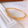 Anéis Brilhantes Entrelaçados Banho de Ouro 18K Real Zircônia Redonda Cruzados Fecho Pulseira Leve Luxo Toque de Alta Qualidade Joias para Mulheres