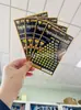 Boletos de Lotería Personalizados Rasca y Gana para Países Extranjeros, Antifalsificación y Antifiltración de Luz, Impresión Personalizada de Boletos de Lotería de Papel Negro de Núcleo Alto Grado Holográfico