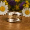 Anillos de Banda Ancha Estilo Europeo y Americano Luochen para Hombres y Mujeres, Diseño de Línea Ondulada, Joyería Versátil de Personalidad de Moda