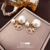 Pendientes de Carrusel con Microincrustaciones de Perlas Delanteras y Traseras para Mujer, Pendientes de Diseño Moderno y Único para el Año de Nacimiento, Lujo Ligero y Sensación de Alta Gama